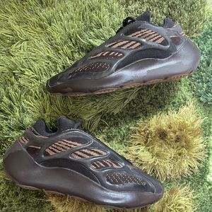 Adidas Yeezy 700 V3 Clay Brown